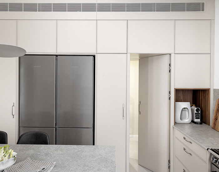 דלת סתרים במטבח שני אלימלך מעצבת פנים