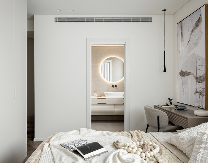 חדר שינה עם ארון ונישה לטלוויזיה שני אלימלך מעצבת פנים